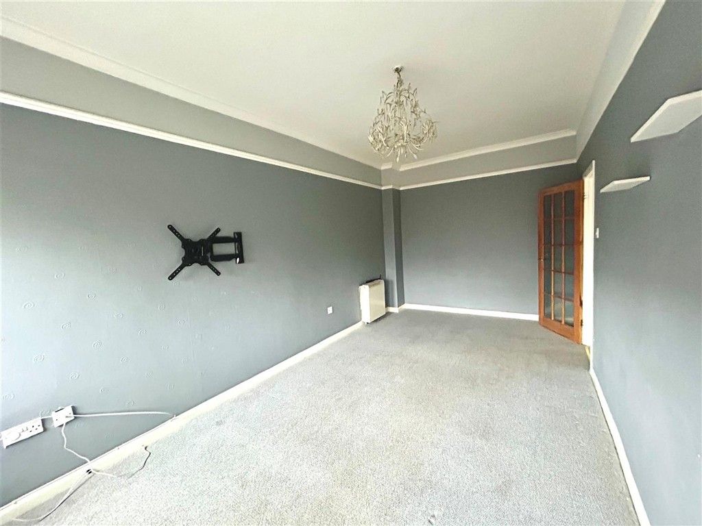 Property photo 3 of 7 Living Room 1N