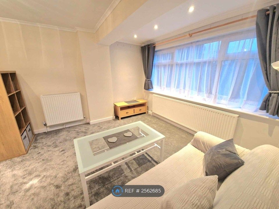Property photo 2 of 17 Living Room