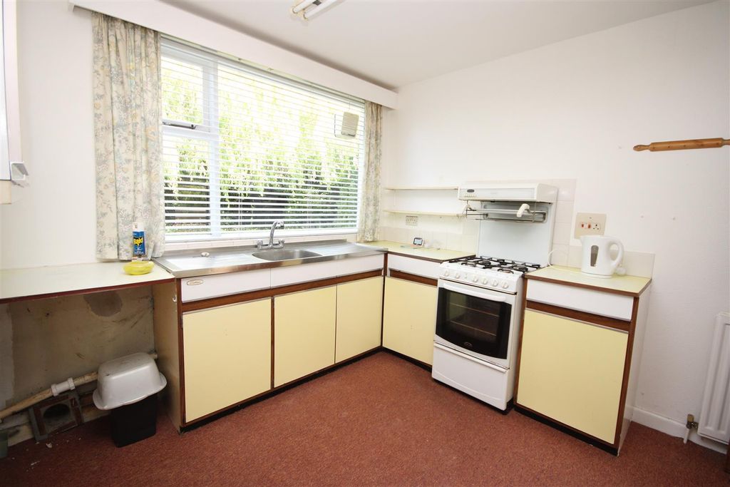 Property photo 3 of 14 Kitchen