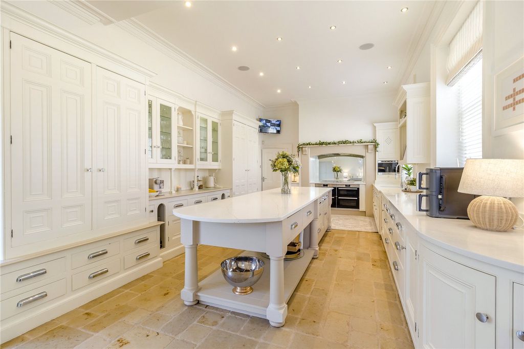 Property photo 3 of 22 Kitchen