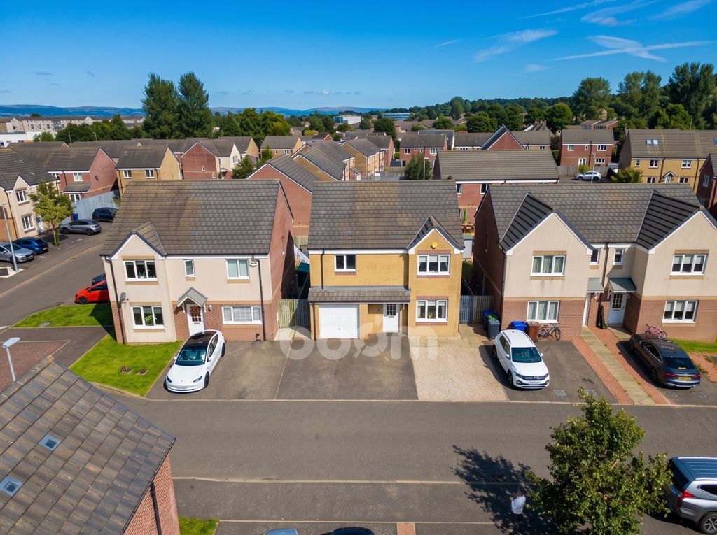 Property photo 1 of 30 Hallhill Wynd, Johnstone External Shot