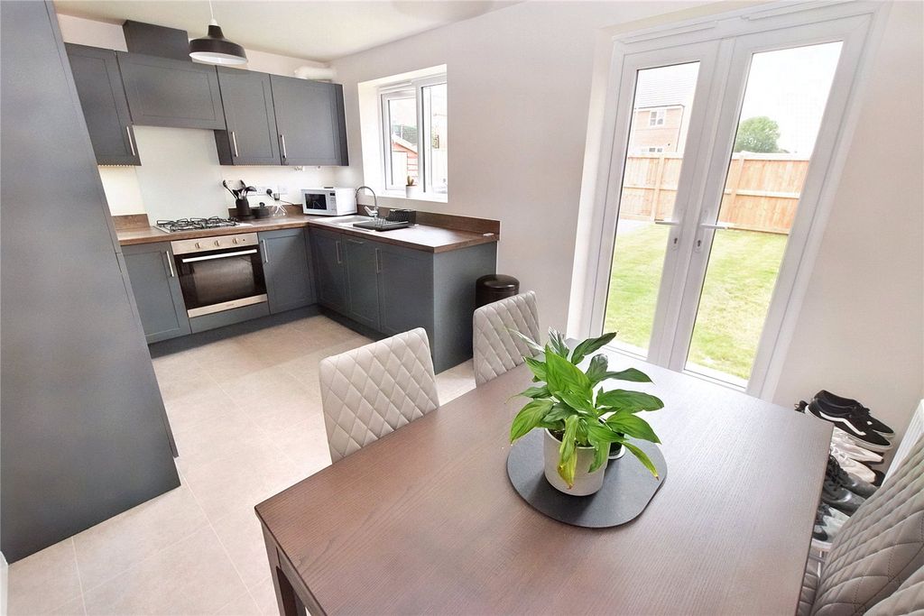 Property photo 2 of 17 Dining Area