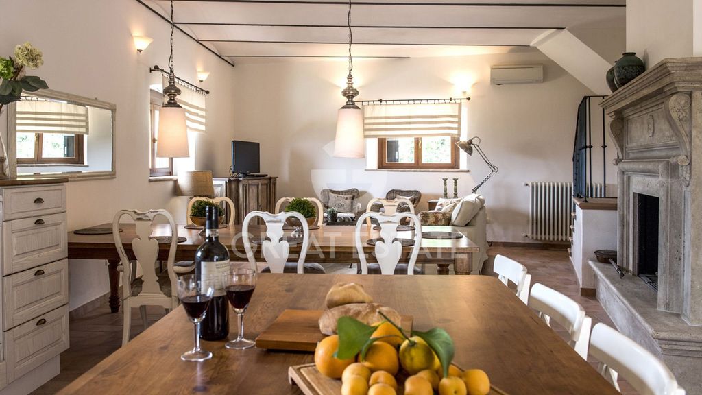 Property photo 2 of 31 Interiors