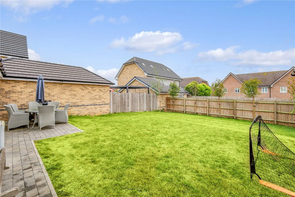 Property photo 2 of 25 Garden