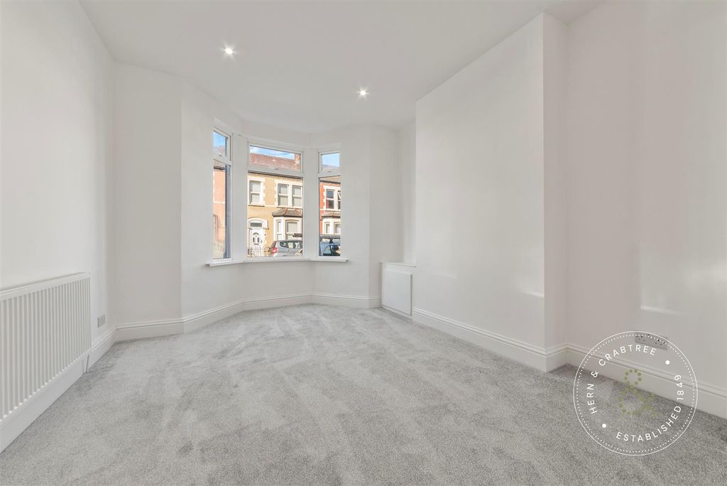Property photo 2 of 28 Reinne-Street-13.Jpg