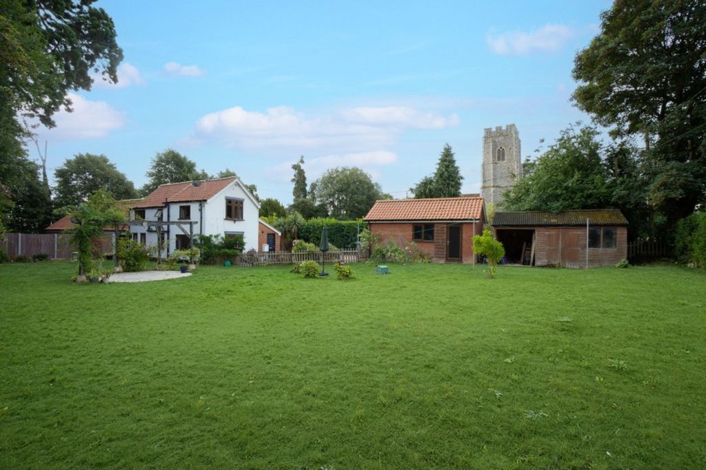 Property photo 2 of 27