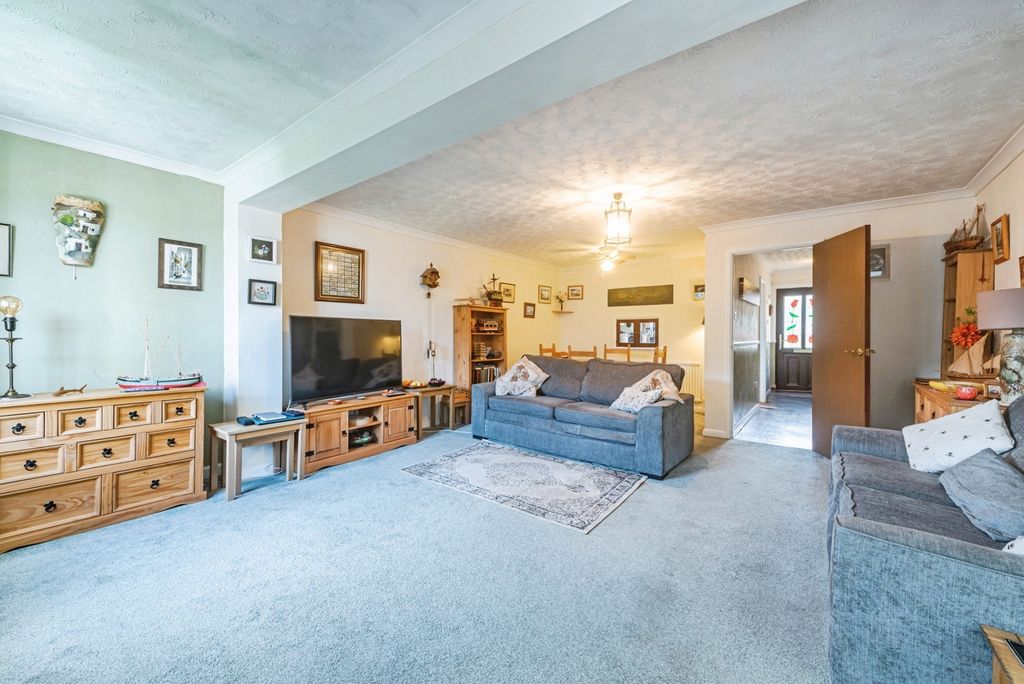 Property photo 2 of 17 Photo