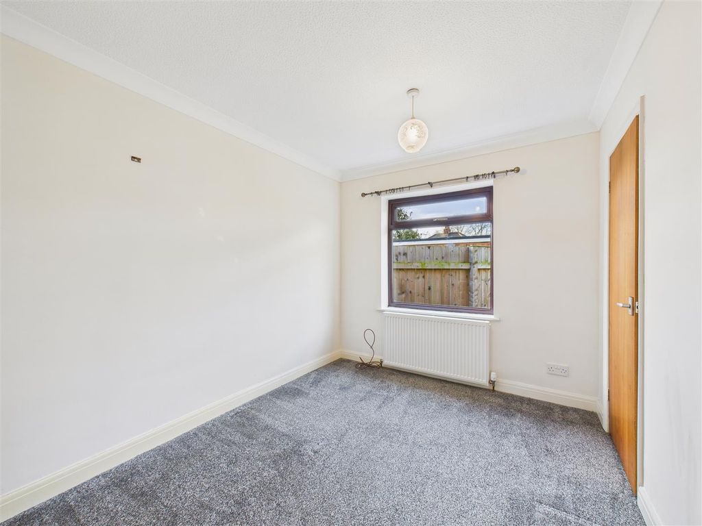 Property photo 3 of 10 Bedroom 3