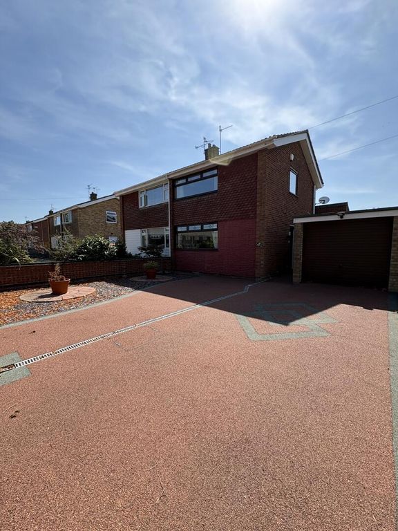 Property photo 1 of 15 Driveway