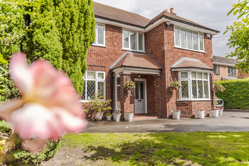 Property photo 2 of 52