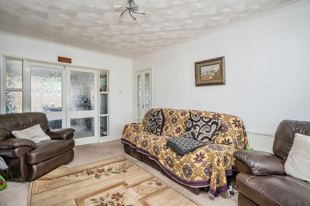 Property photo 3 of 19