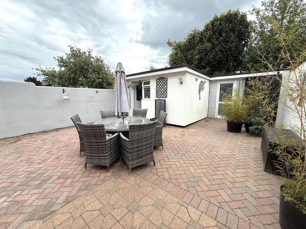 Property photo 2 of 33