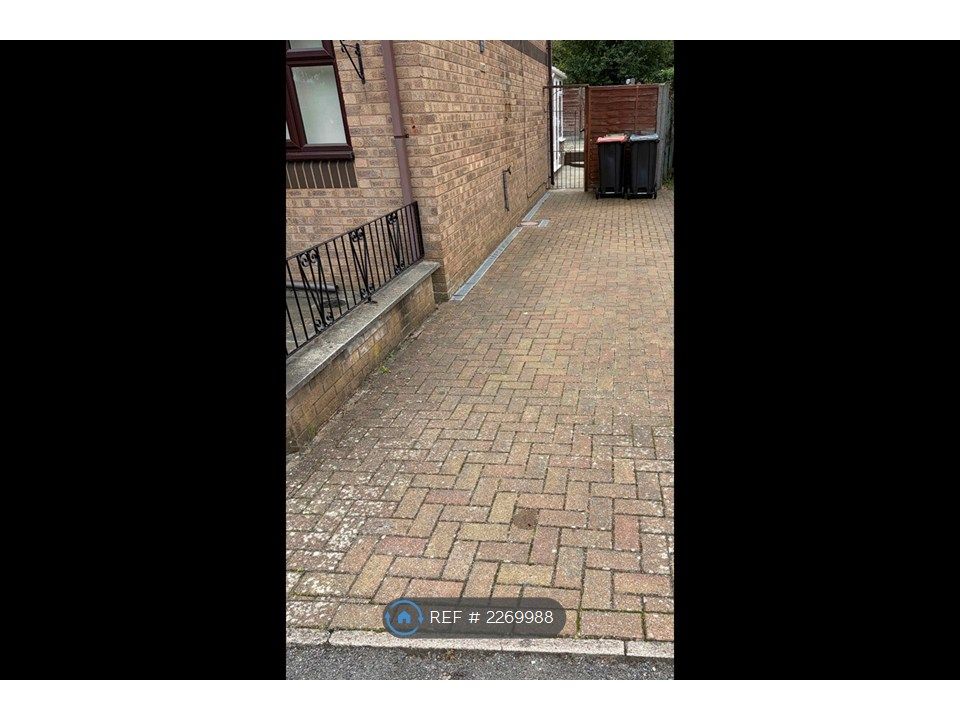 Property photo 2 of 31