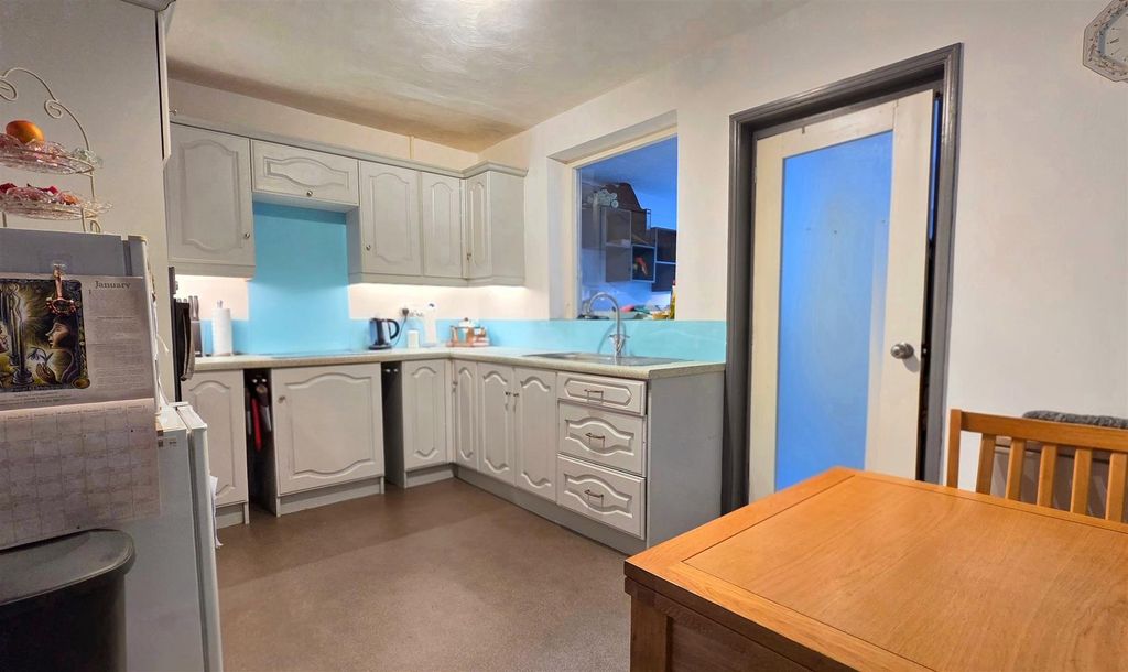 Property photo 3 of 9 Kitchen/Diner