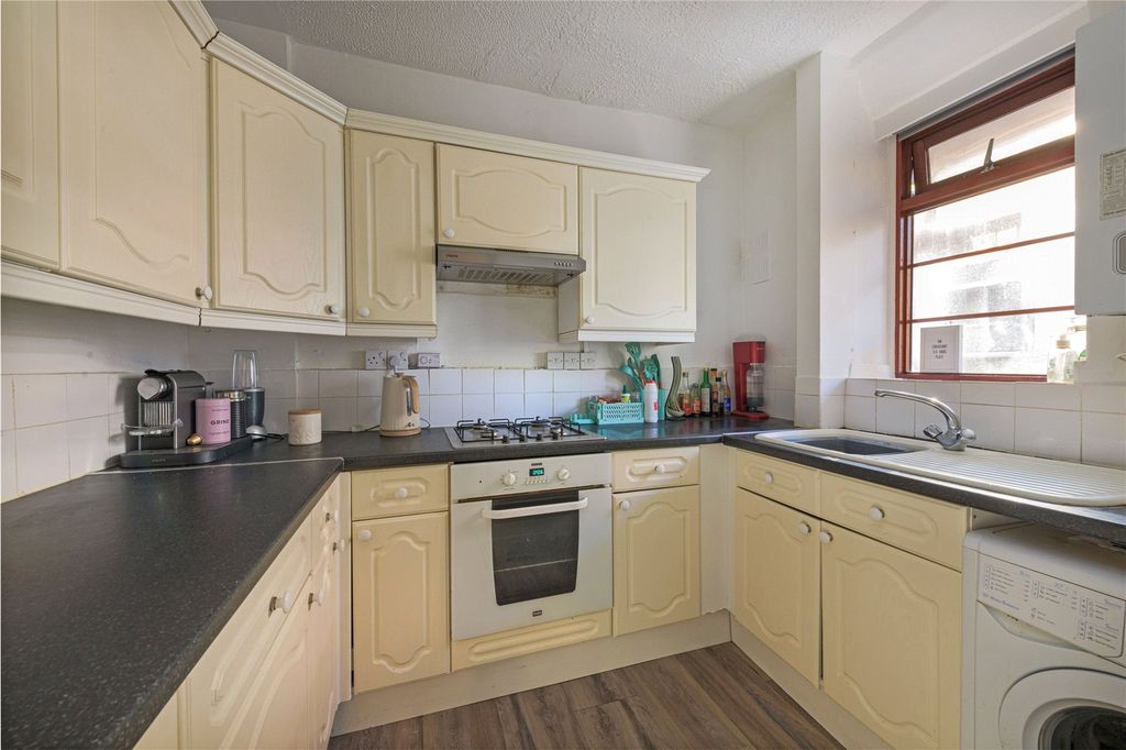 Property photo 2 of 8 Picture No. 16