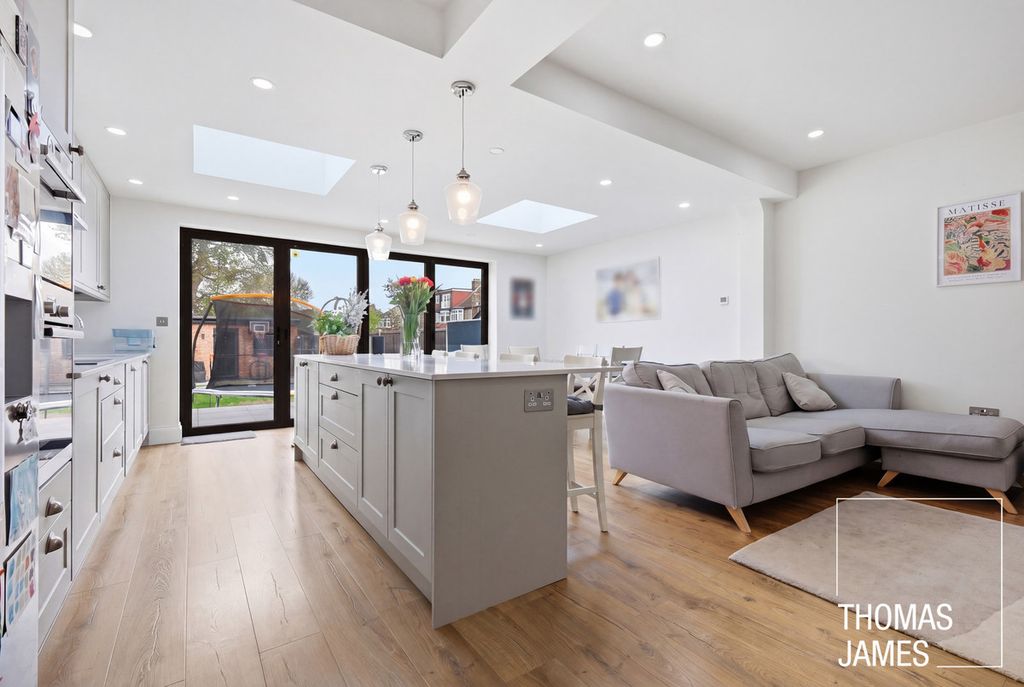 Property photo 2 of 23