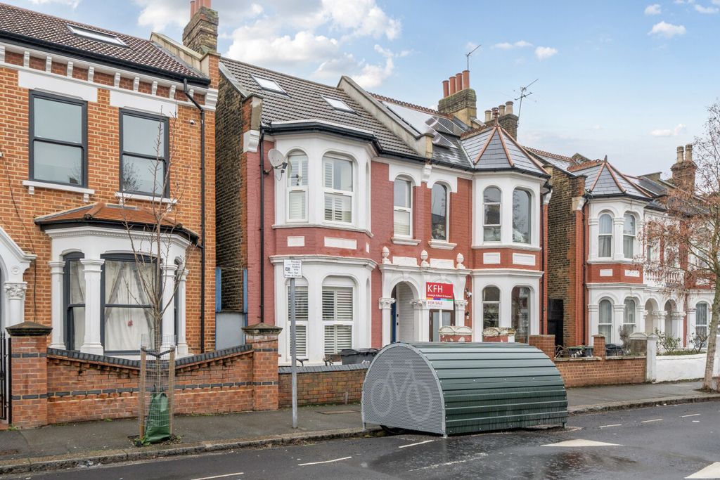 Property photo 3 of 19 1396862-1-6973643...