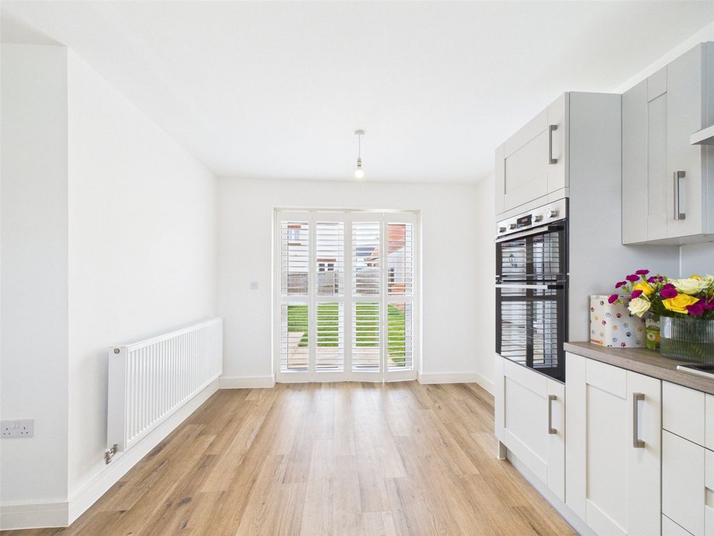 Property photo 3 of 13 Kitchen