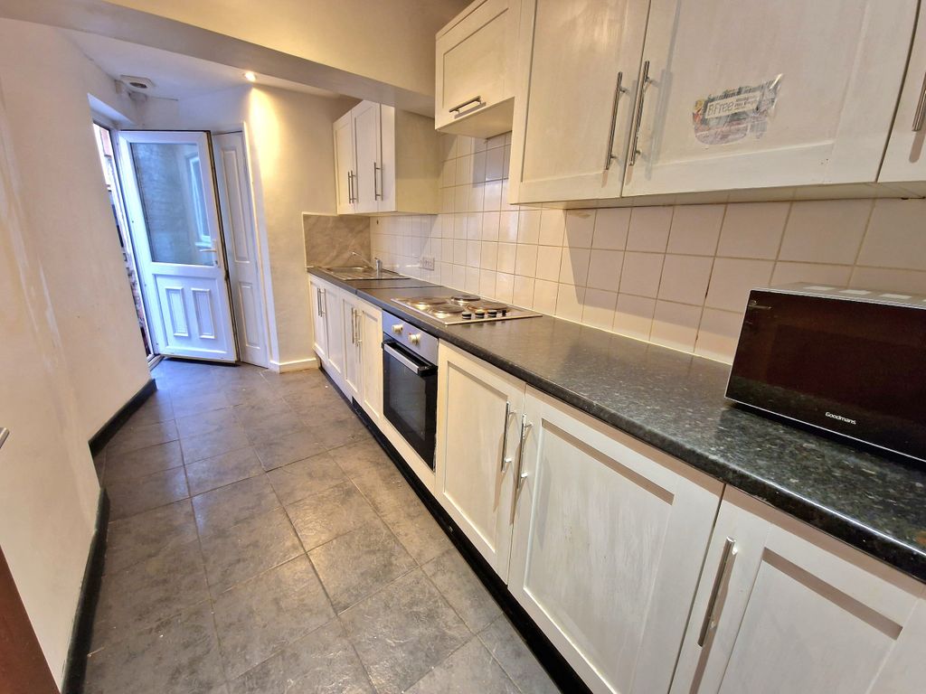 Property photo 1 of 4 Kitchen