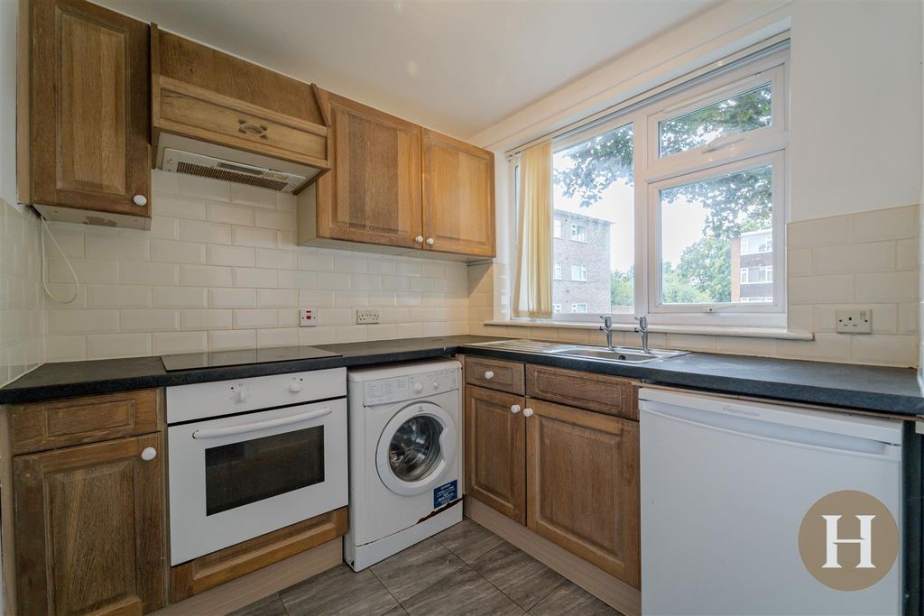 Property photo 3 of 14 Hadleigh Estate Agents-12.Jpg