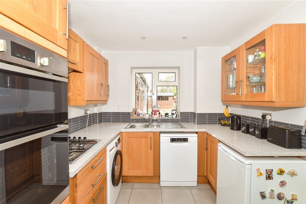 Property photo 3 of 18 Kitchen