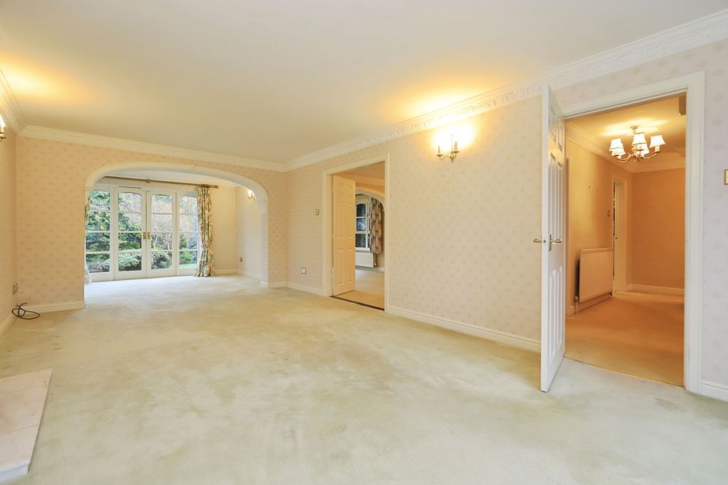 Property photo 2 of 29 Lounge