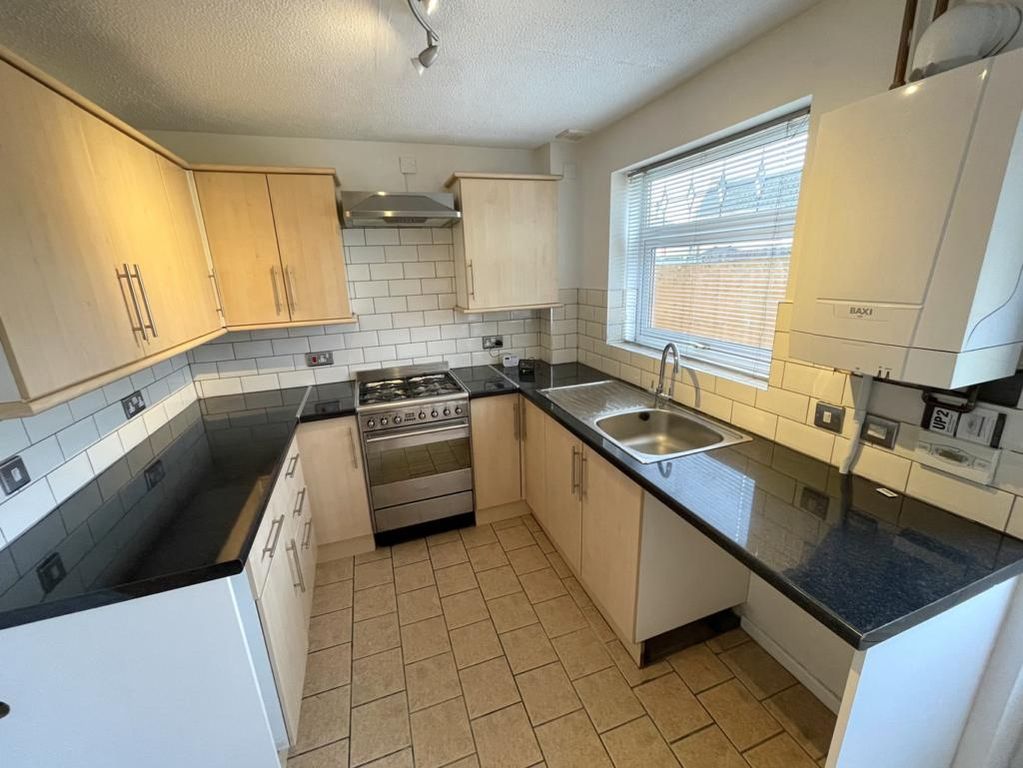 Property photo 3 of 7 Kitchen