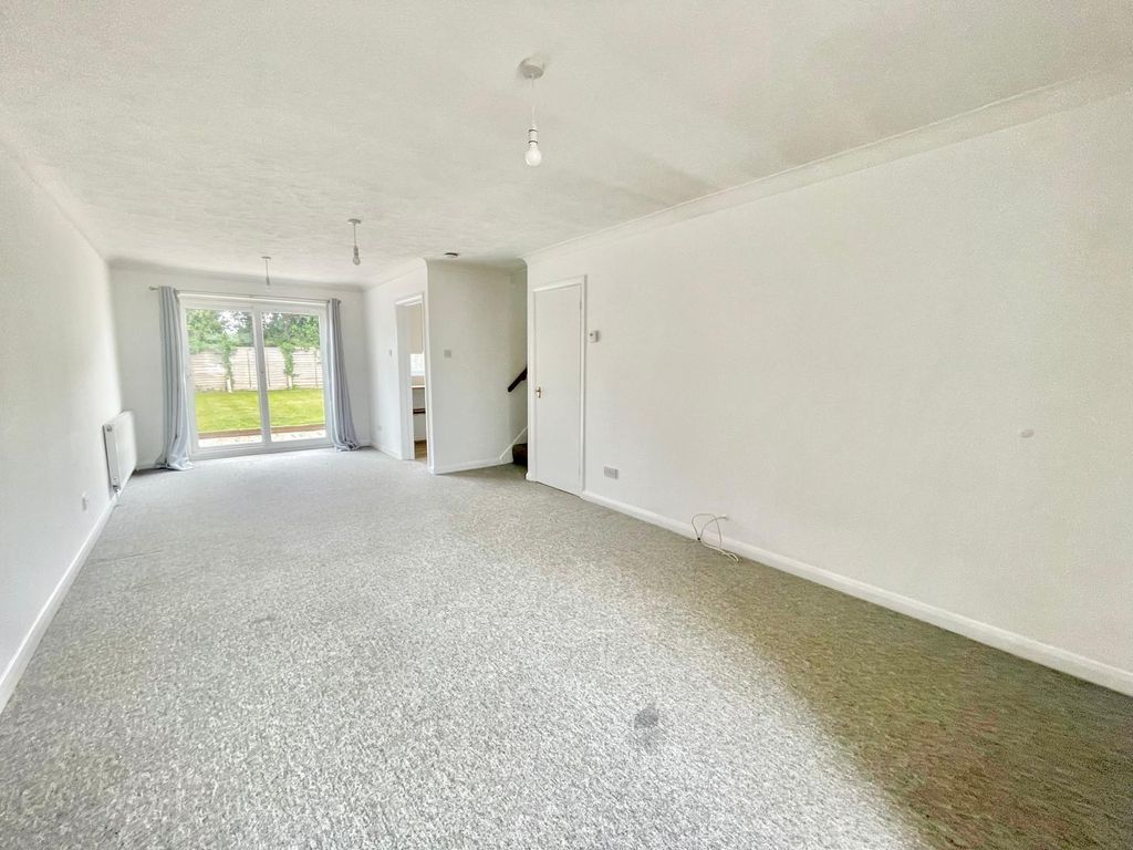 Property photo 3 of 11 Living/Dining Room
