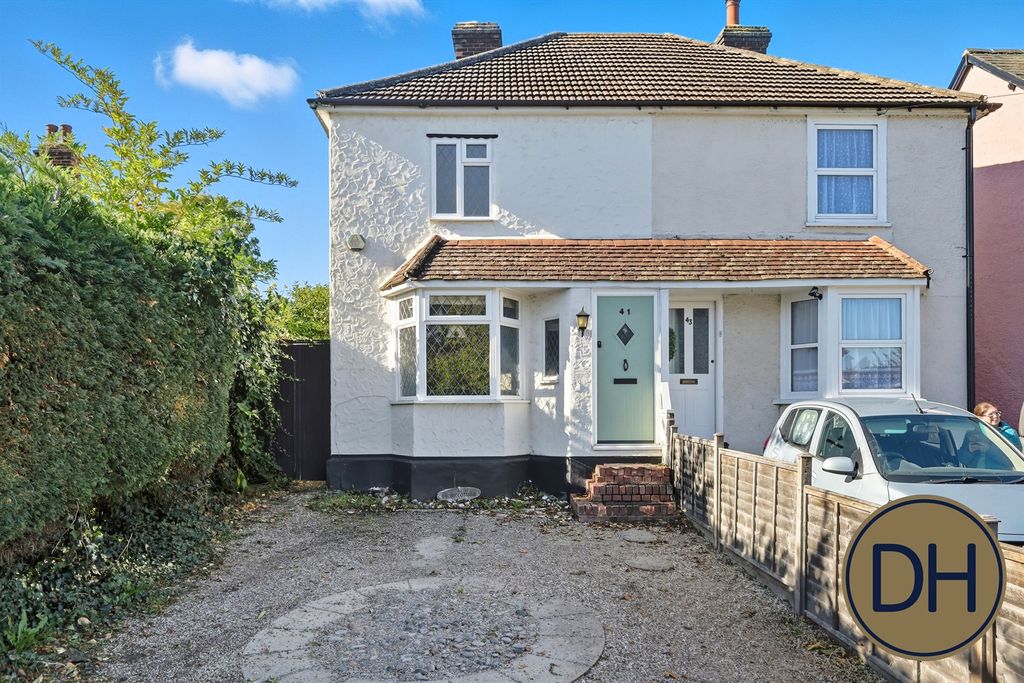 Property photo 1 of 26 High Road, North Weald