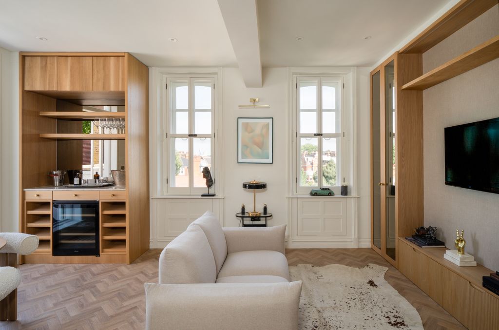 Property photo 2 of 22 Sitting Room 