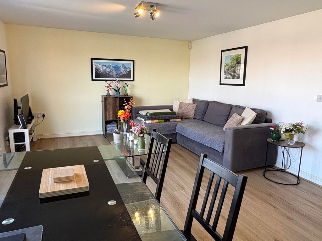 Property photo 1 of 6 Lounge