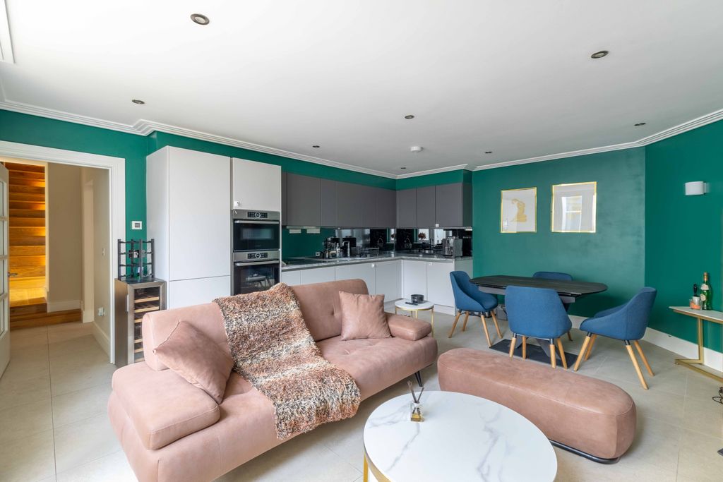 Property photo 3 of 11 Picture 3