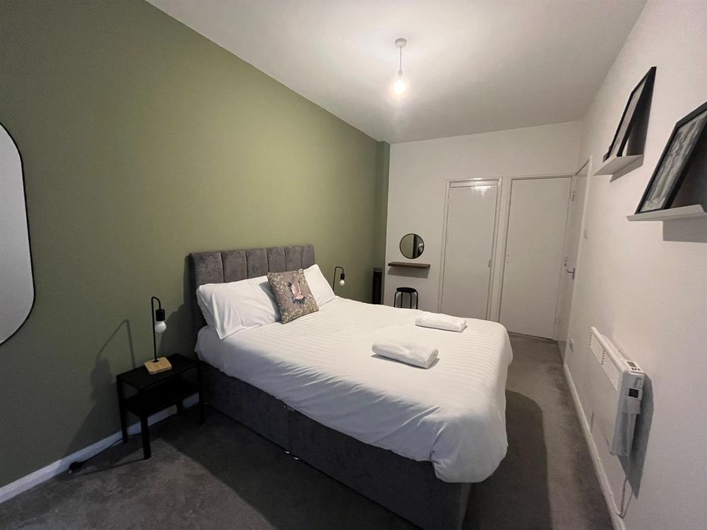 Property photo 2 of 7 Bedroom 1