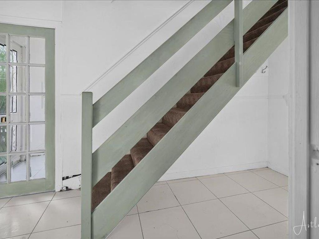 Property photo 2 of 12 Hallway