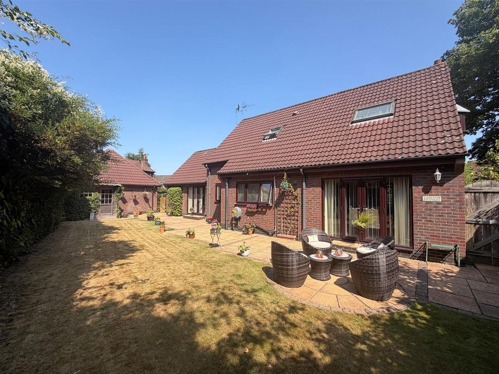 Property photo 2 of 27