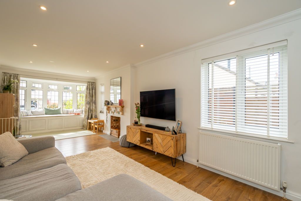 Property photo 3 of 29 Photo 17