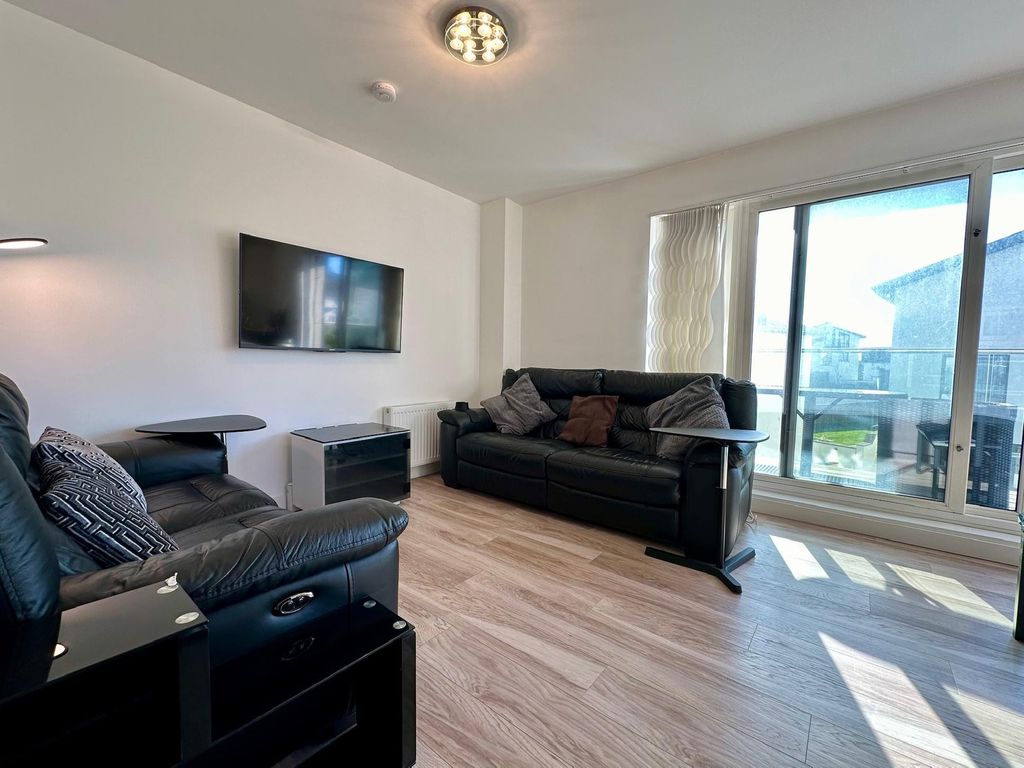 Property photo 2 of 11
