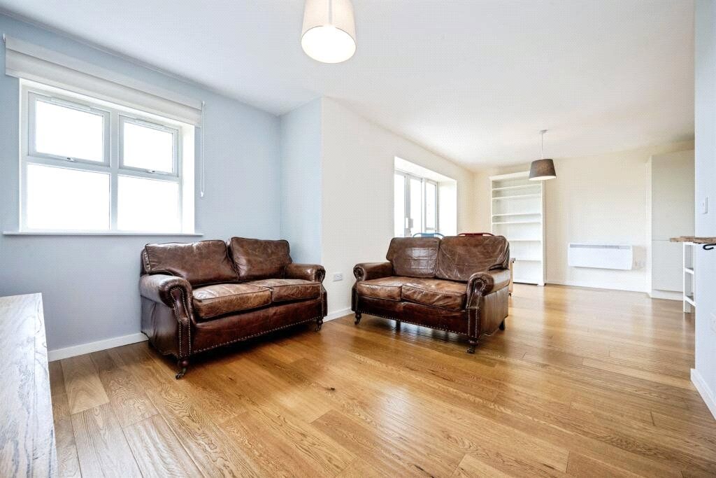 3 bed flat for salePalgrave Road, Bedford, Bedfordshire MK42 photo 5