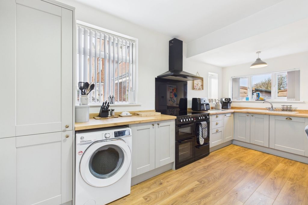 Property photo 2 of 21 Cam03162G0-Pr0396-Still009