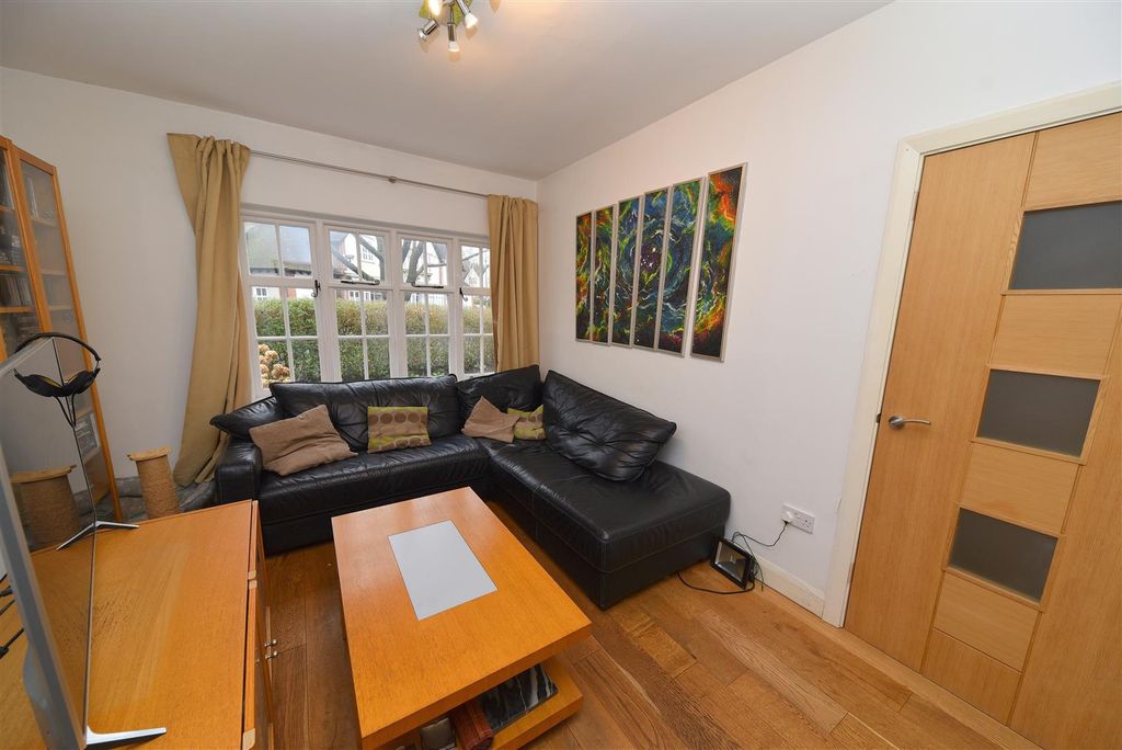 Property photo 3 of 16 Lounge 2.Jpg