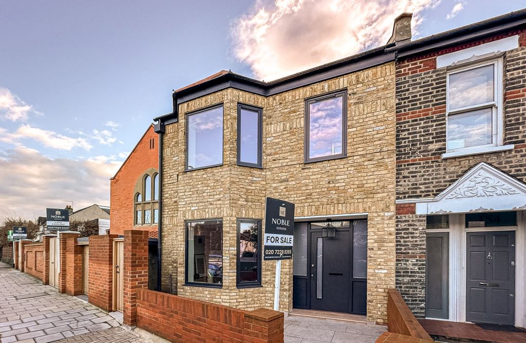 Property photo 2 of 23