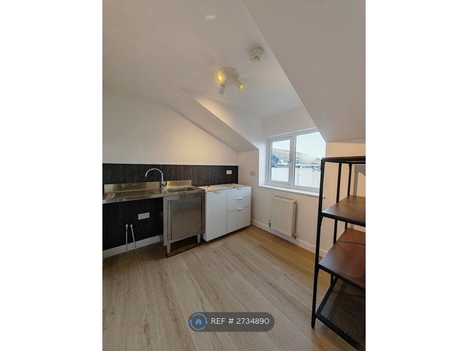 Property photo 3 of 5 Kitchen