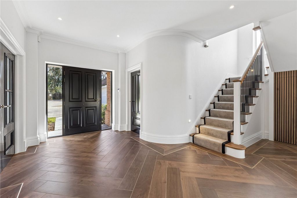 Property photo 2 of 12 Entrance