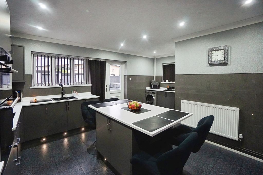 Property photo 2 of 17 Kitchen Diner