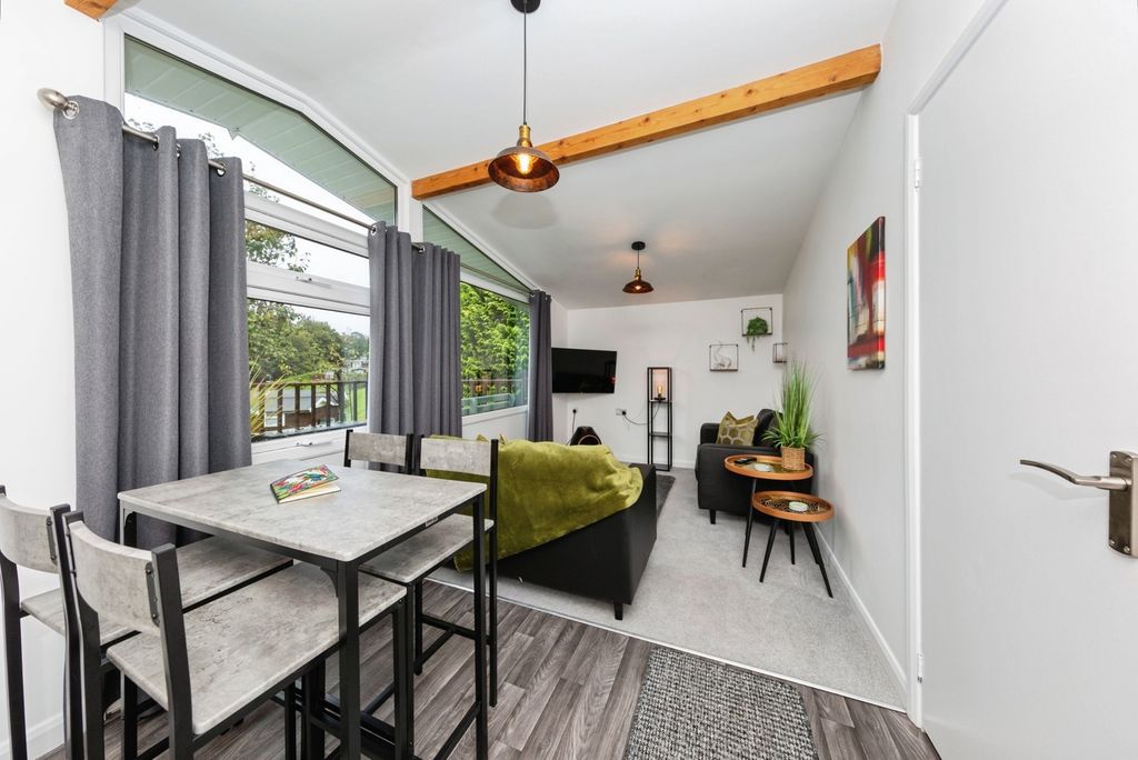 Property photo 3 of 16 Photo