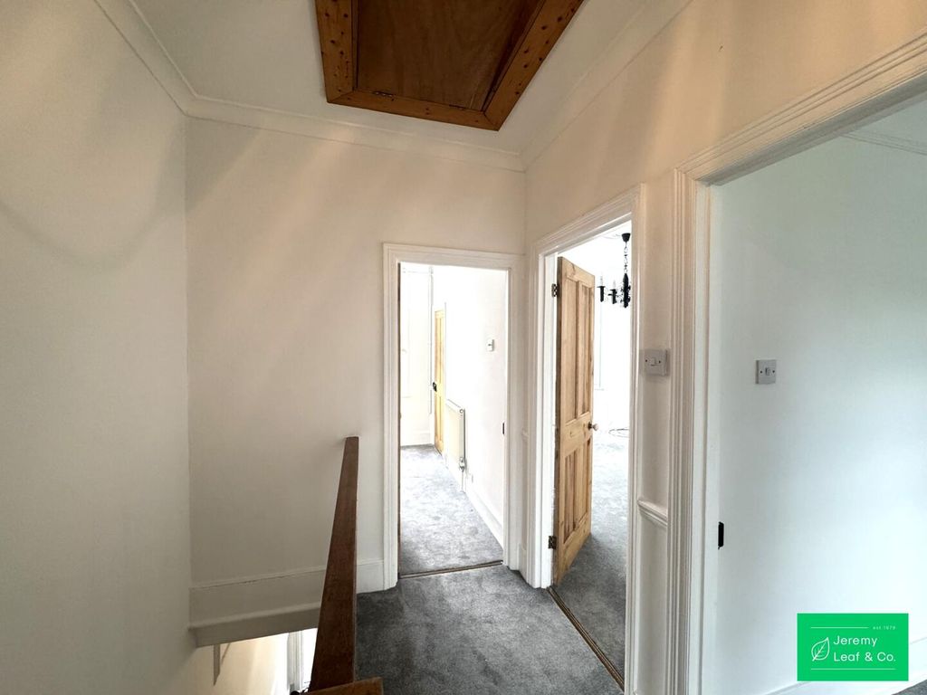 Property photo 3 of 14 Hallway
