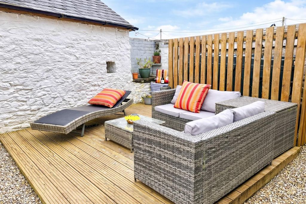 Property photo 3 of 15 Externally