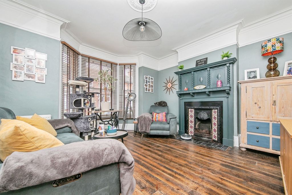 Property photo 2 of 19