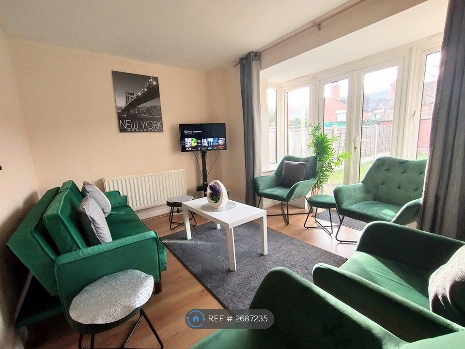 Property photo 1 of 18 Lounge