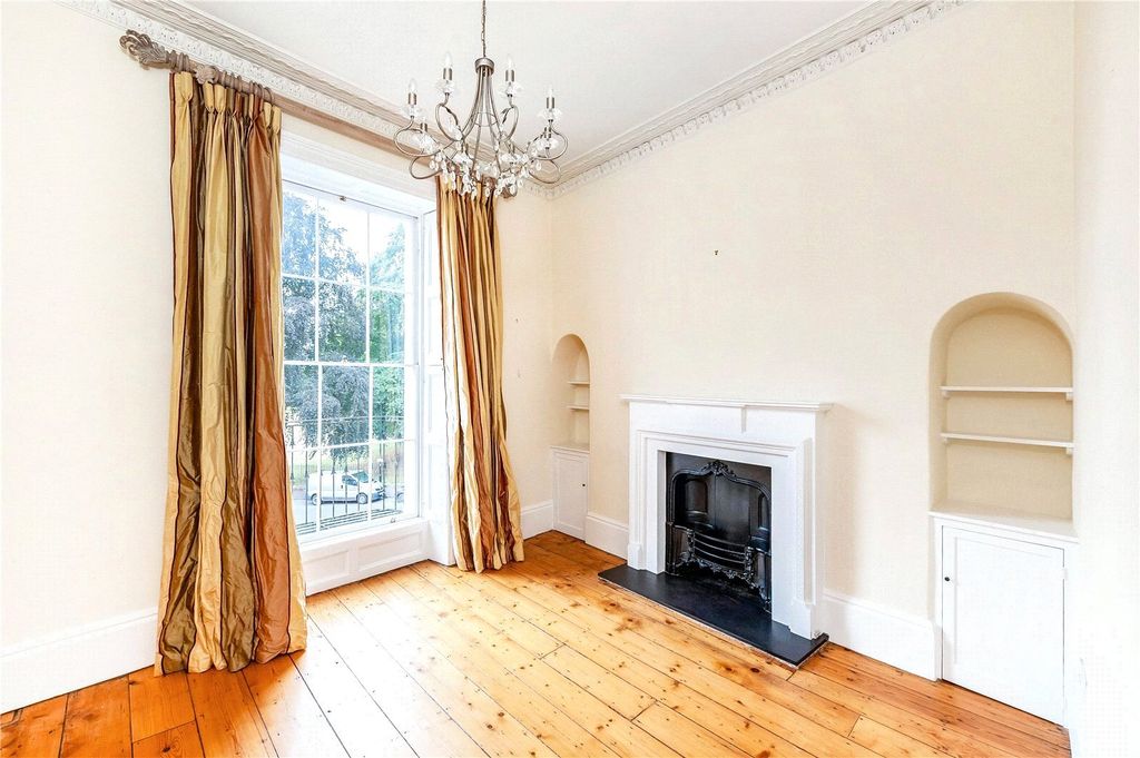 Property photo 2 of 11 Sitting Room